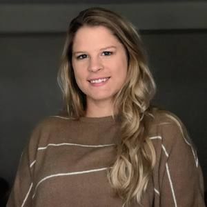 Meet your Posher, Courtney